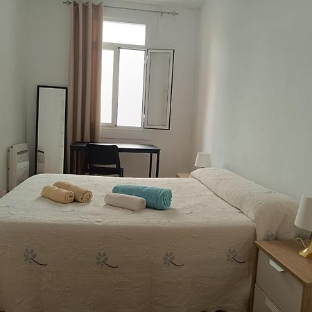 Piso Antiguo, Muebles Viejos, Muy Sencillo, Alquilado En Invierno A Estudiantes, Sin Ascensor, Cocina Antigua A Gas, Edificio Muy Antiguo Corunha Exterior foto