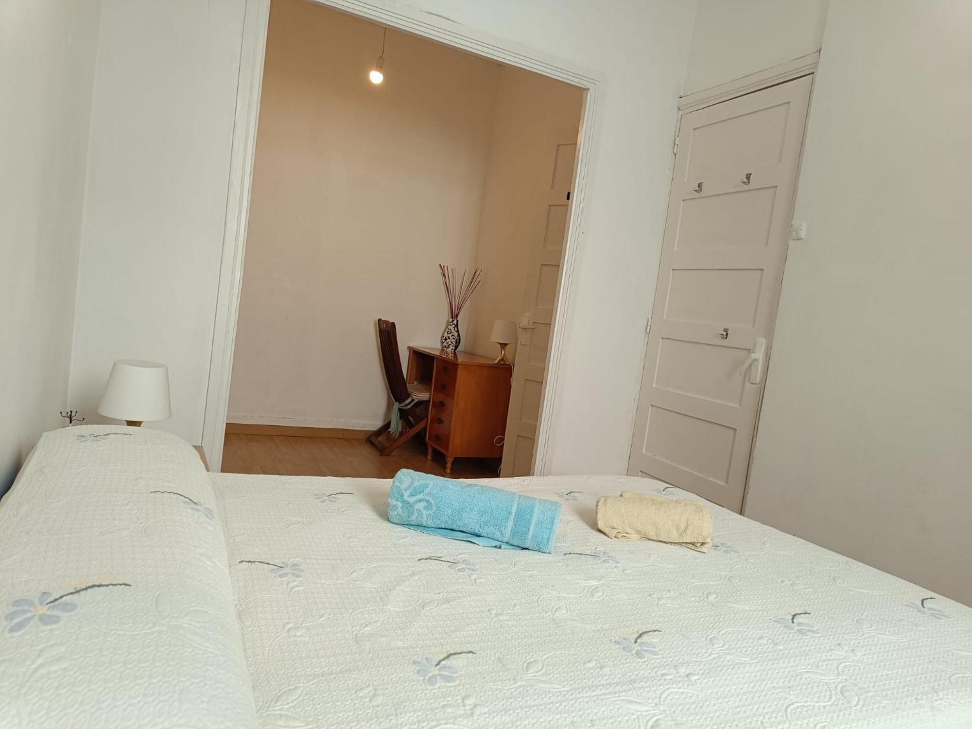 Piso Antiguo, Muebles Viejos, Muy Sencillo, Alquilado En Invierno A Estudiantes, Sin Ascensor, Cocina Antigua A Gas, Edificio Muy Antiguo Corunha Exterior foto