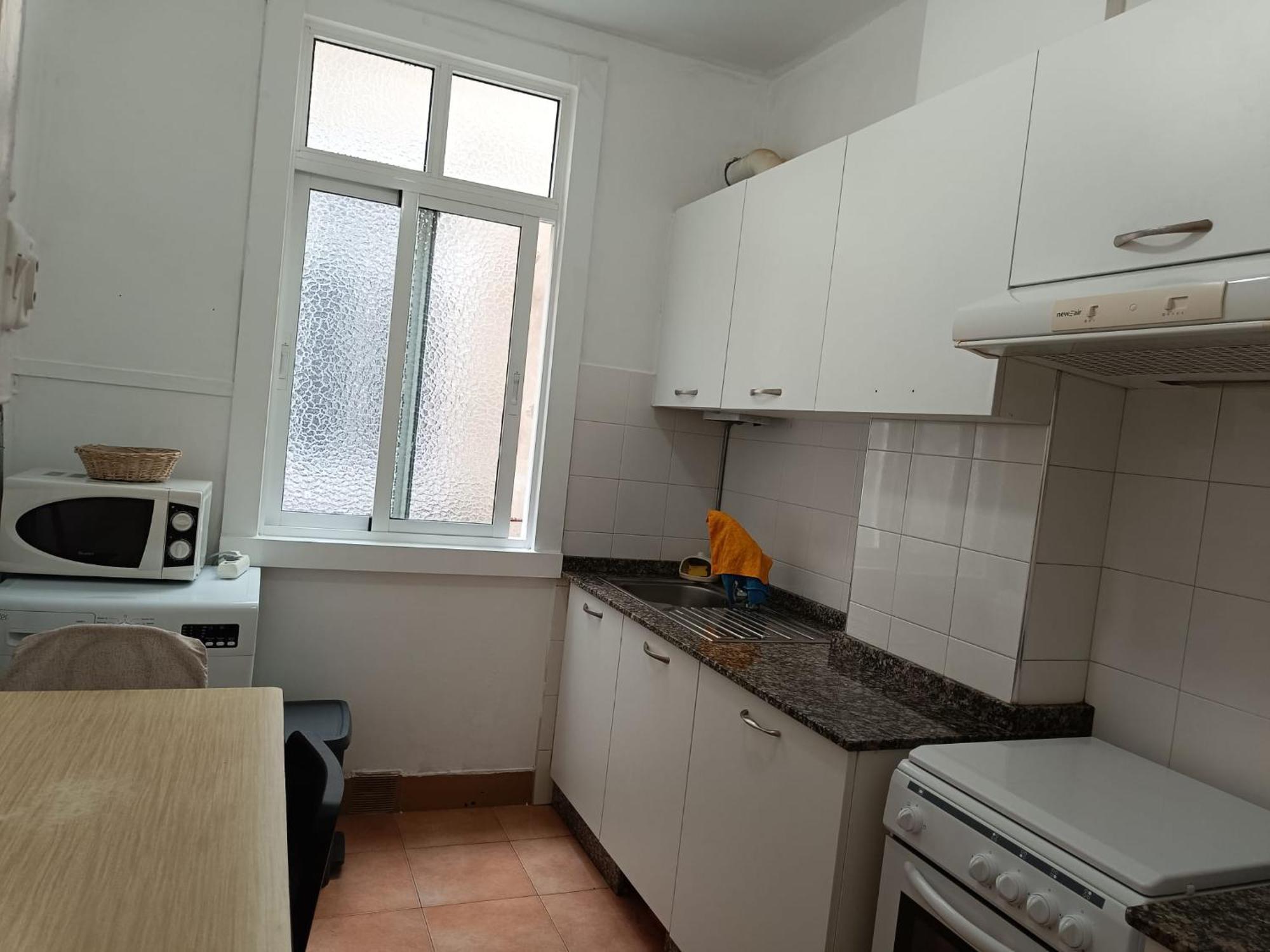 Piso Antiguo, Muebles Viejos, Muy Sencillo, Alquilado En Invierno A Estudiantes, Sin Ascensor, Cocina Antigua A Gas, Edificio Muy Antiguo Corunha Exterior foto